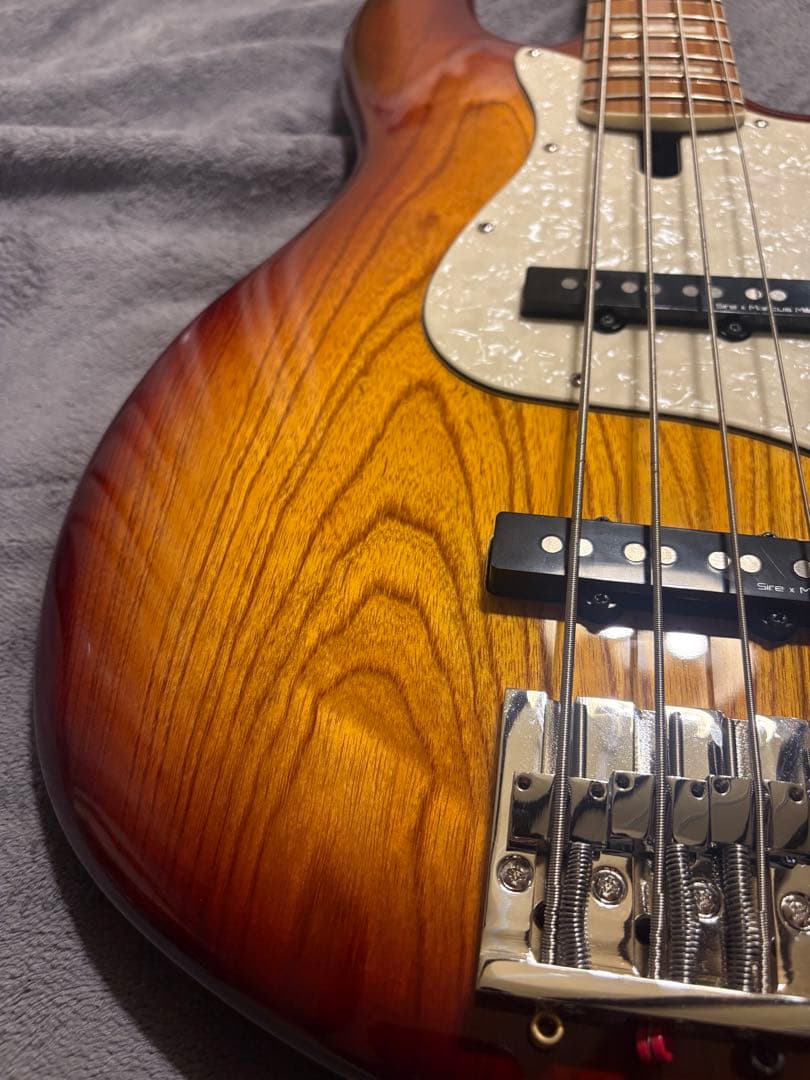 Sire ( サイアー ) V8 4st Tabacco Sunburst