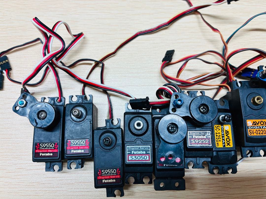Futaba サーボ　ラジコンサーボ