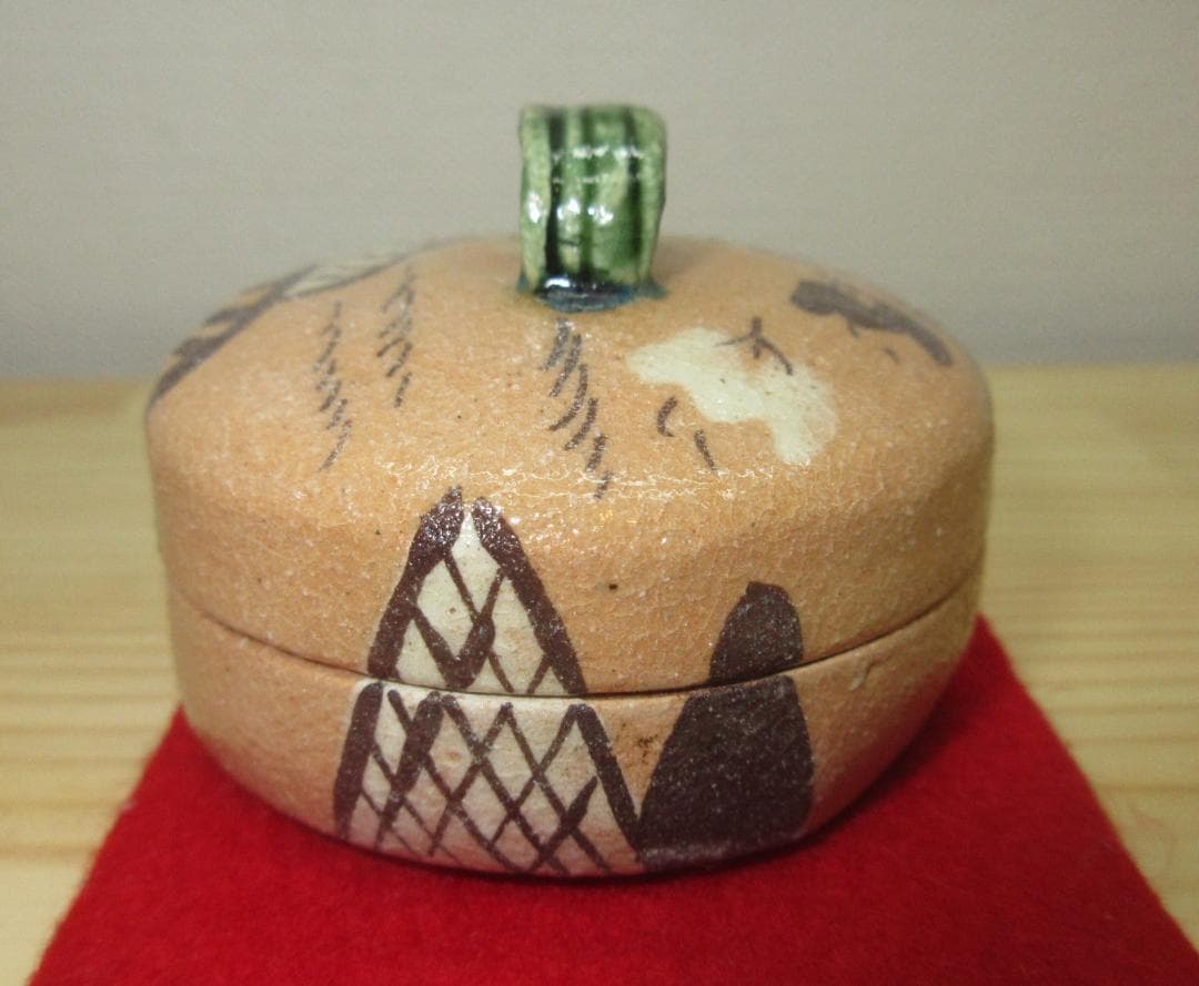 送料込【逢絢亭】茶道具 香合 美濃焼 赤織部 ハジキ香合 加藤芳右衛門 共箱入り