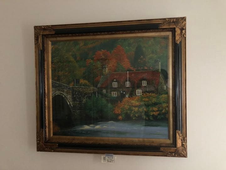 丁寧に描かれています。額縁も重厚感があって雰囲気があります。