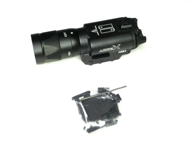 X300V型ウェポンライトLEDピストルライト黒ハンドガンライト新品ストロボ機能