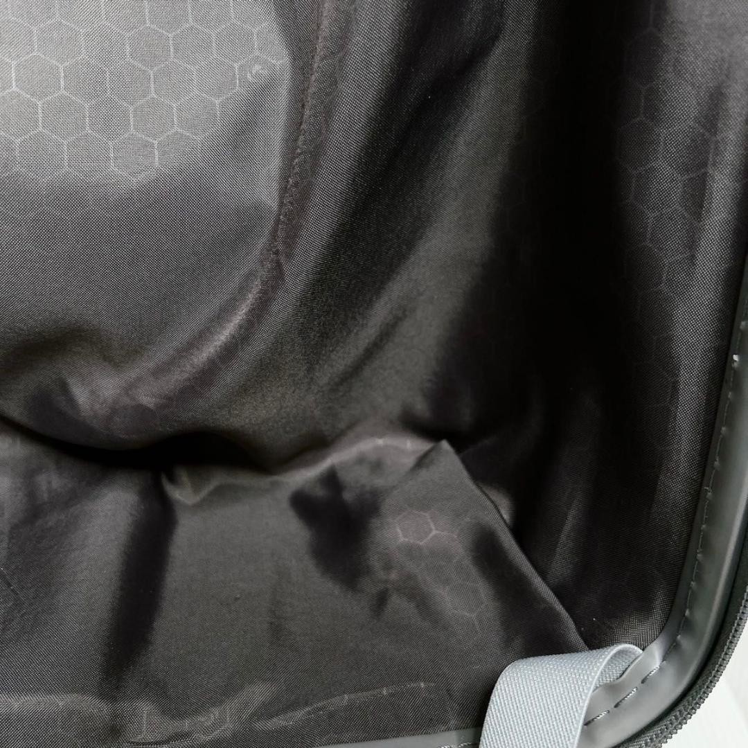 サムソナイト　 freeform フリーフォーム　ライトグレー　スーツケース