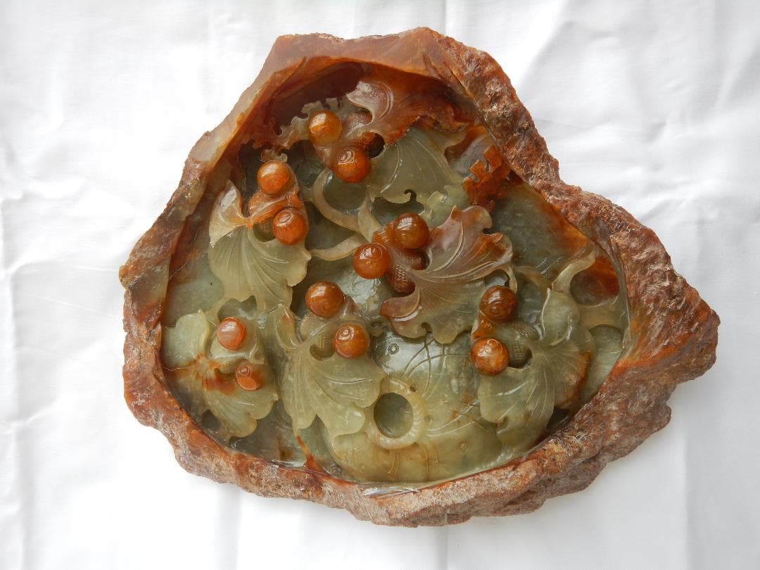 瑪瑙出目金と籠彫物