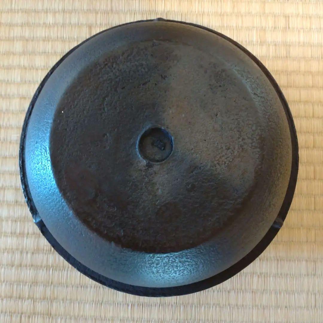 唐銅鬼面風炉釜　畠春斎造　共箱（真塗敷板・底土器・前土器)付