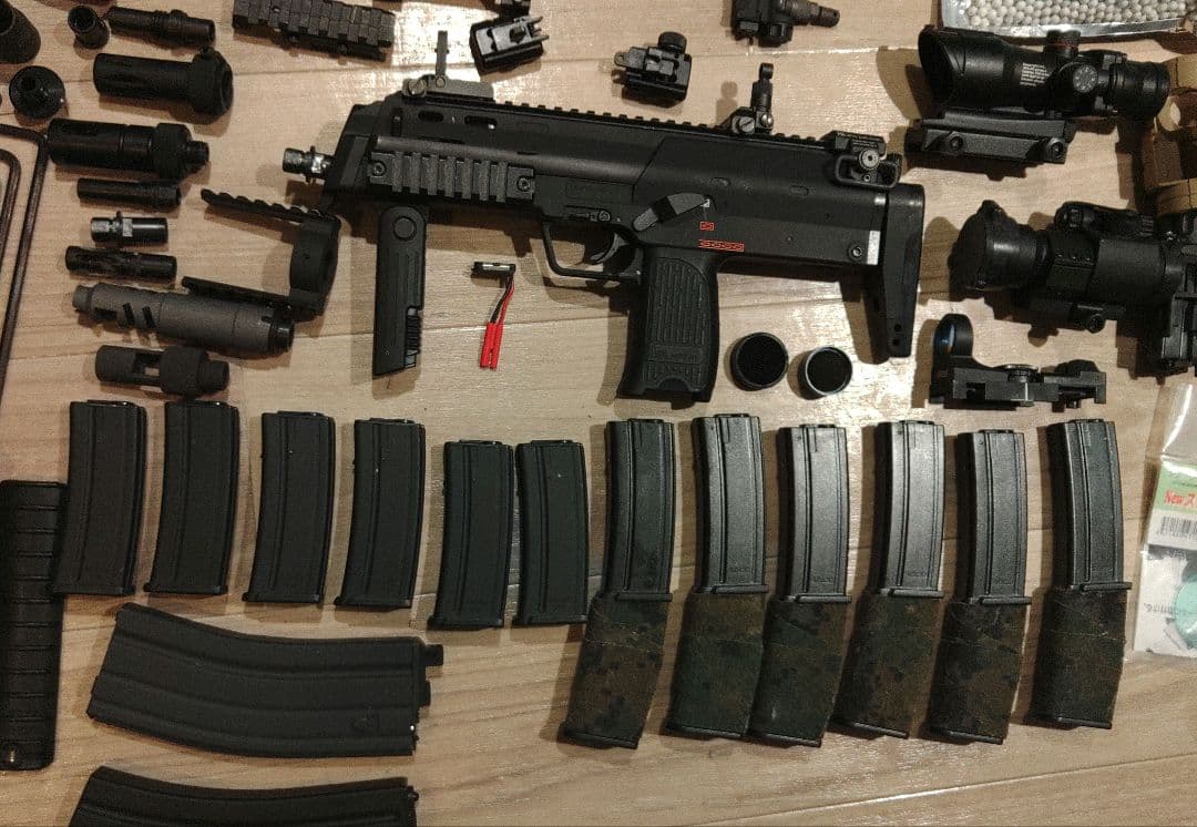 マルイ 電動 MP7A1 ジャンク 純正マガジン×6 多弾 ×6外装・光学等盛合