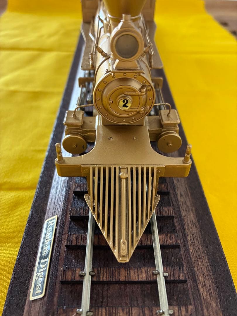 未使用品 弁慶号 蒸気機関車模型 金属製 レール基台・ケース付