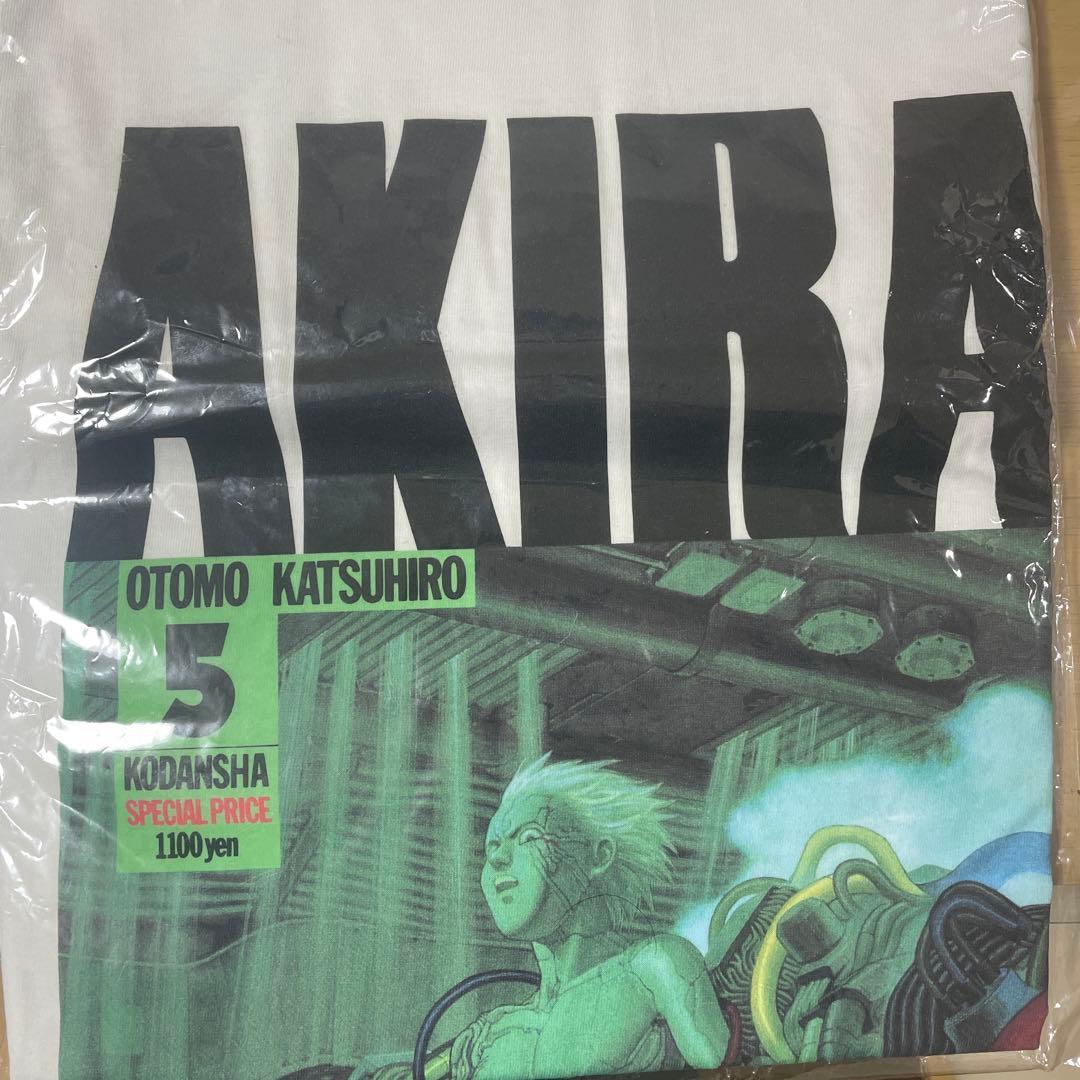 AKIRA Tシャツ