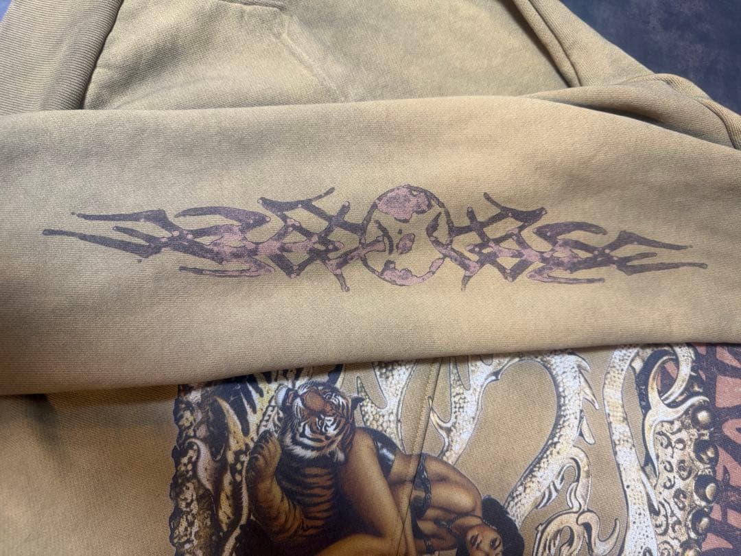 新品travis scott トラヴィススコット ライブ パーカーLサイズ②