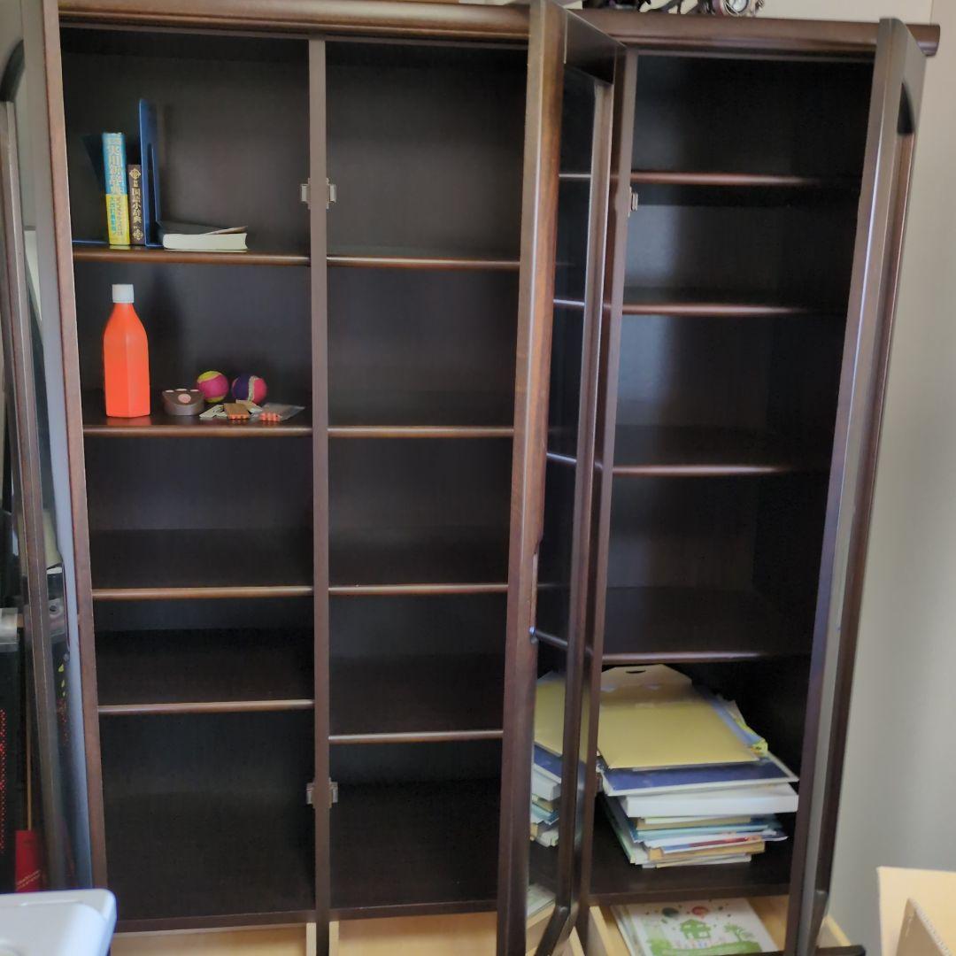 【早くお譲りします、送料のみです】木製本棚 ガラス扉付き ダークブラウン