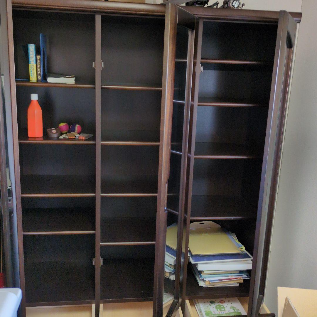 【早くお譲りします、送料のみです】木製本棚 ガラス扉付き ダークブラウン