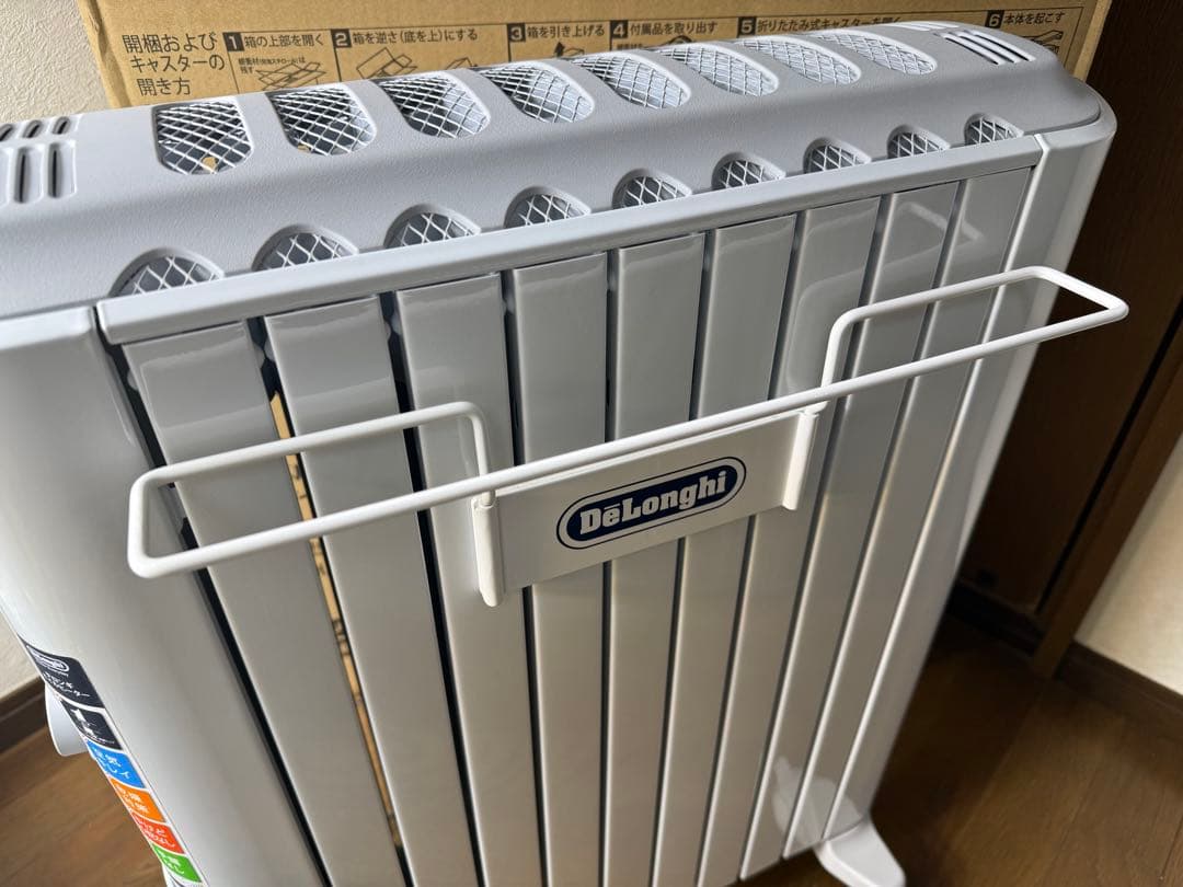 デロンギのオイルヒーター ベルカルド（RHJ75V0915-GY） ハンガー付き