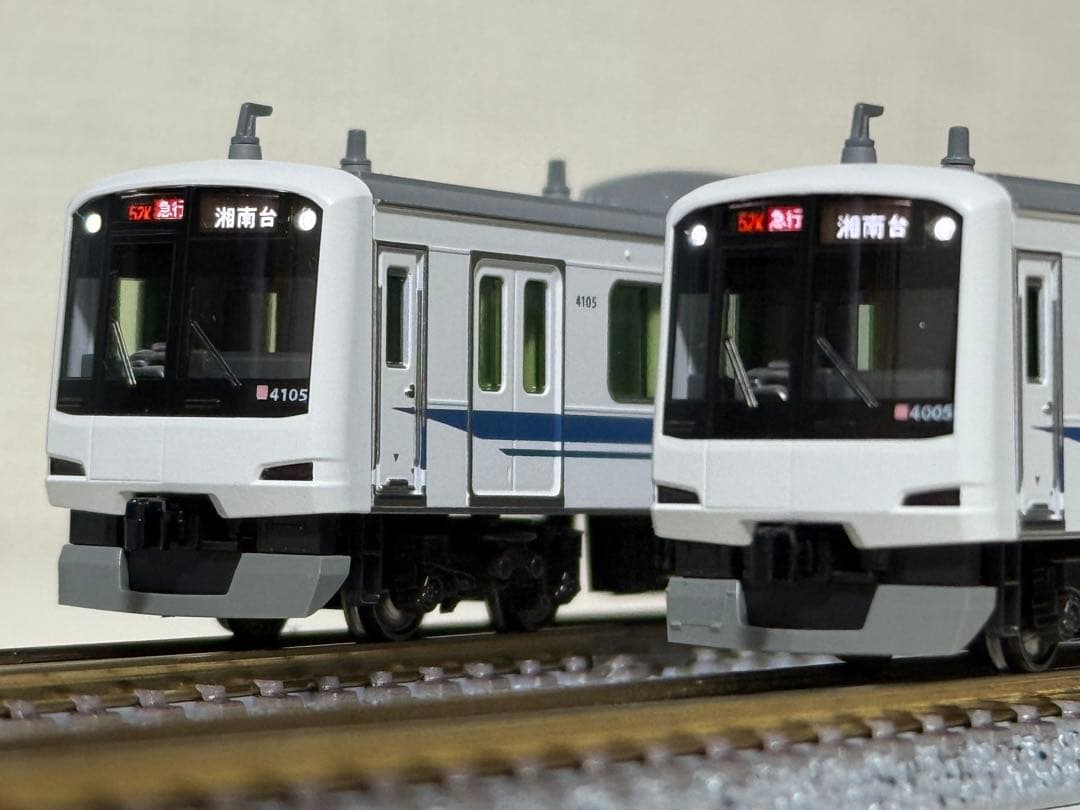 KATO 東急電鉄5050系4000番台<新幹線ラッピングトレイン>