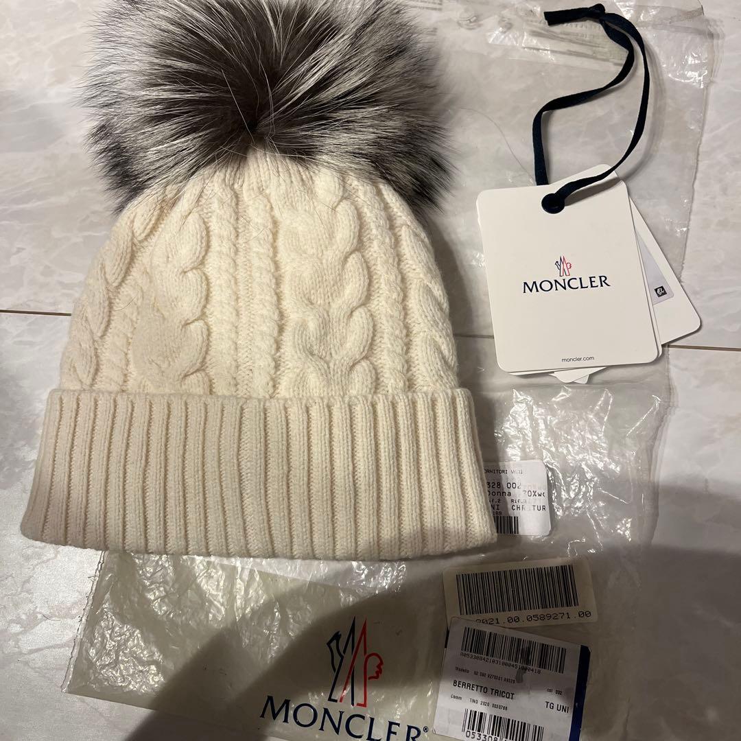 モンクレールケーブル編みニット帽子ホワイト美品