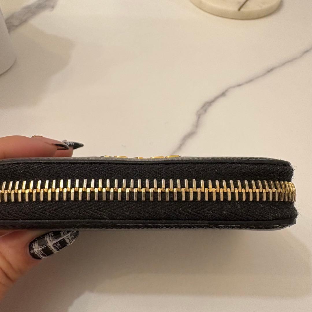 PRADA ラウンドジップ