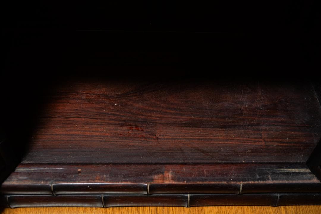 アンティーク　唐木 紫檀 無垢 花鳥 細密彫刻 開戸 引出 飾棚 150㎝