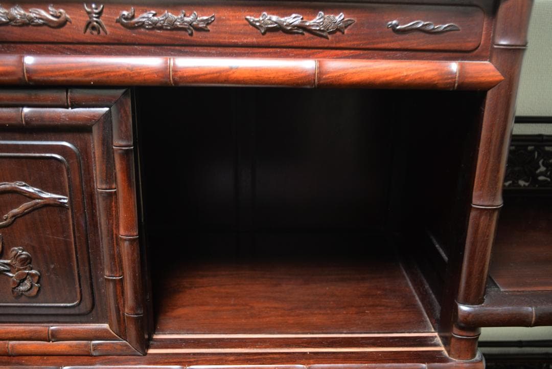 アンティーク　唐木 紫檀 無垢 花鳥 細密彫刻 開戸 引出 飾棚 150㎝