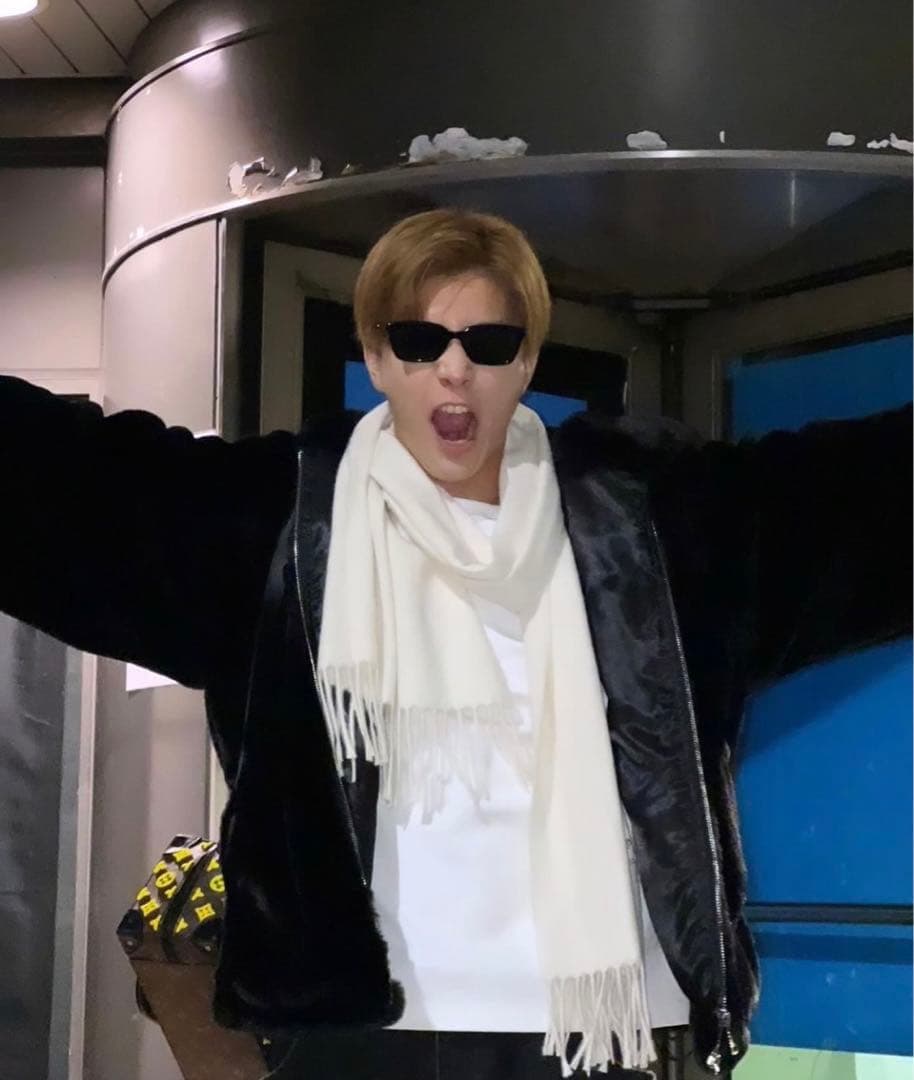 岩田着FW22 Supreme Faux Fur Reversible MA-1