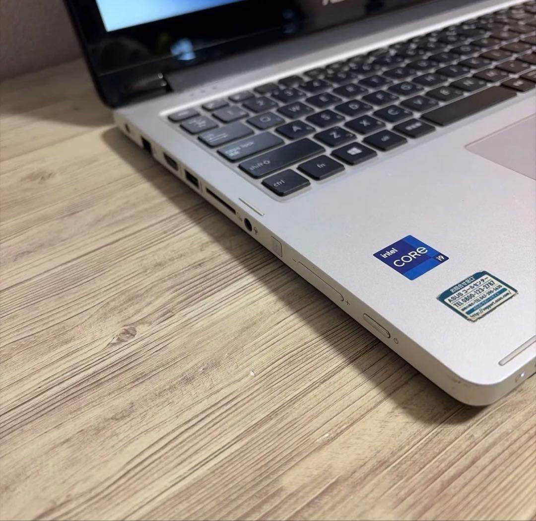 ASUS ノートPC 2in1 タッチパネル搭載
