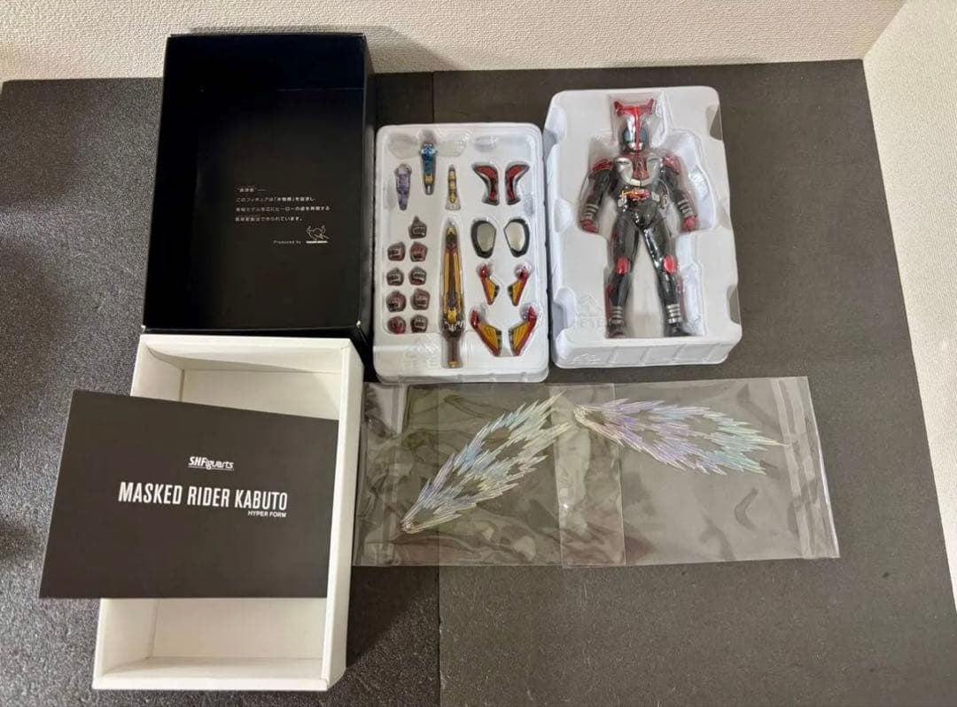 S.H.Figuarts真骨彫製法仮面ライダーカブトハイパーフォーム