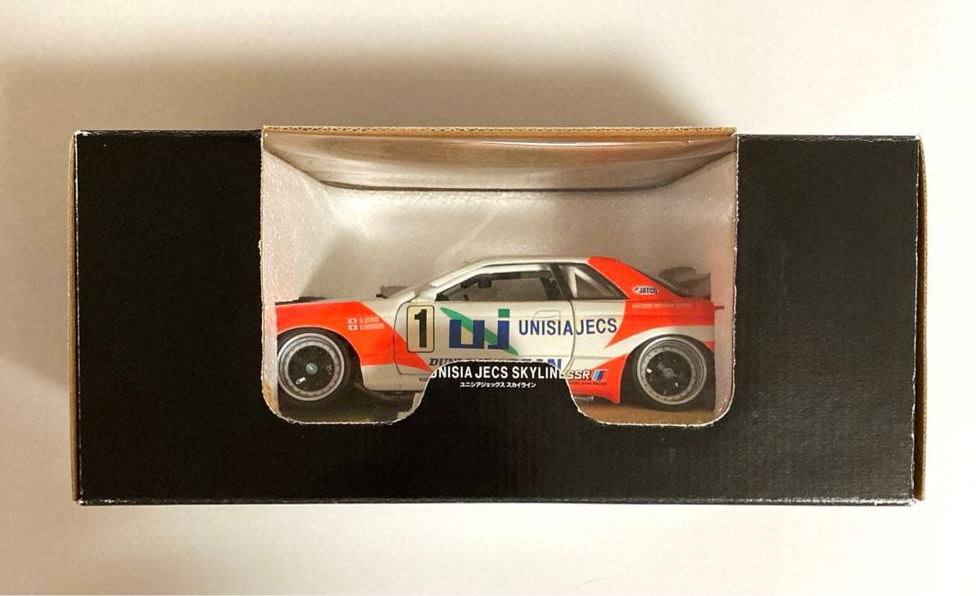 京商　1/18 UNISIA JECS SKYLINE