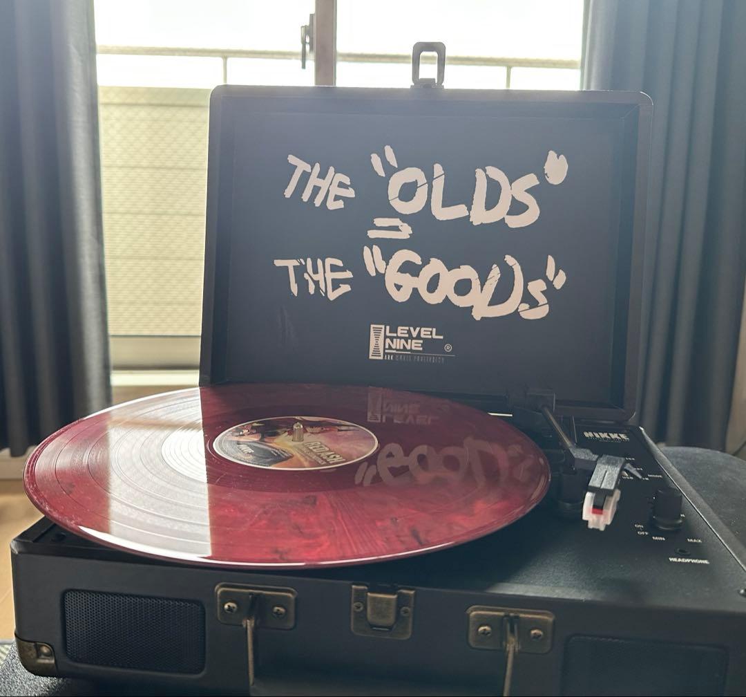 韓国限定　勝利の女神NIKKE レッドフード　LPプレイヤー&レコード　セット