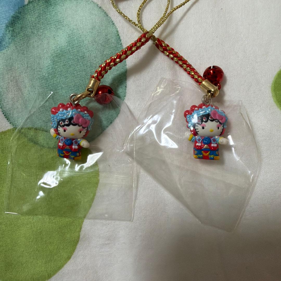 d*3様 【ご当地キティ】神奈川限定　横浜中華街　京劇　根付け　ストラップ 2点