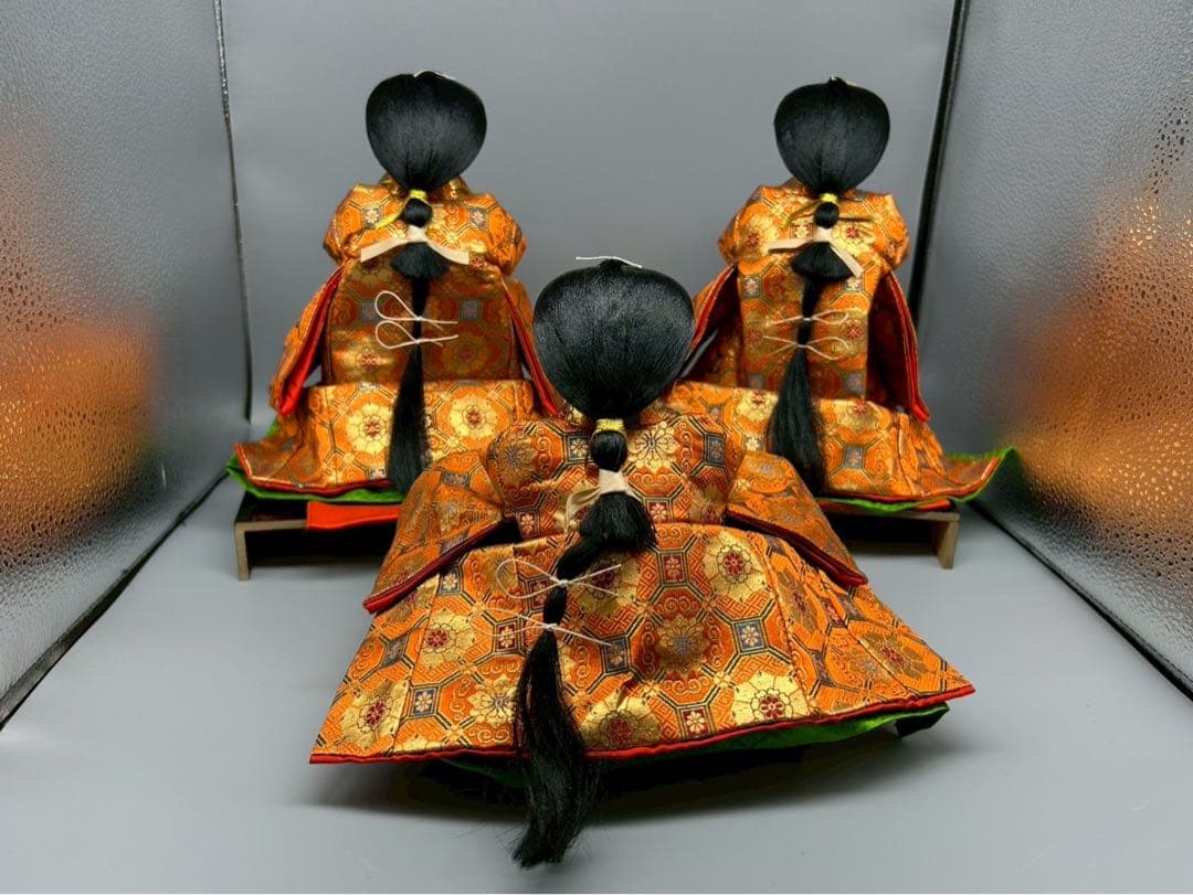 「雛人形付属　三人仕丁（随身人形）　橙色狩衣　太鼓付き　豪華衣装」