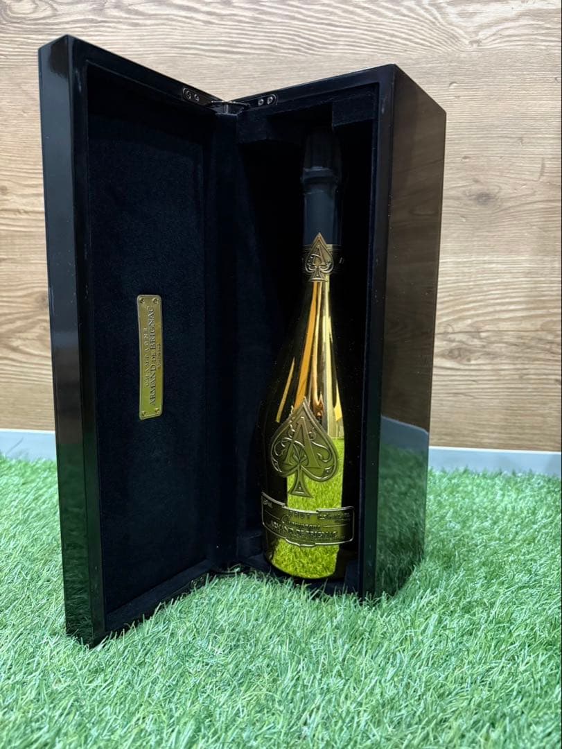 Armand de Brignac ゴールド シャンパン