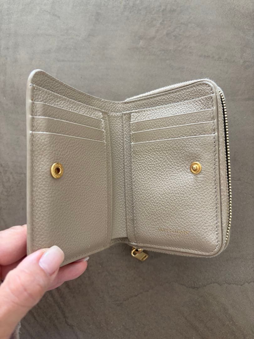 サンローラン　グレージュ　レザー 二つ折り財布