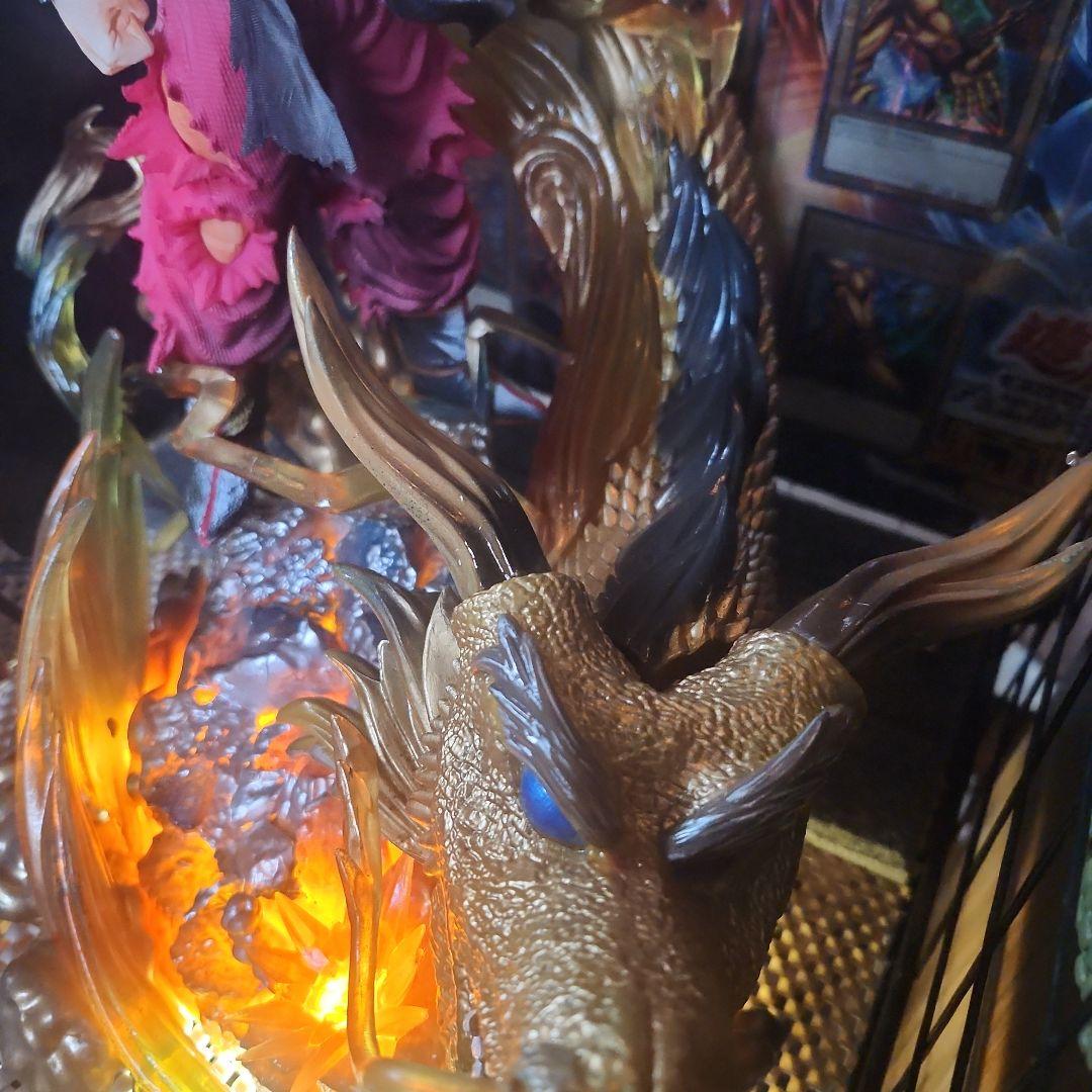 ドラゴンボール 豪華フィギュア(神龍塗装済品のみ)下からライト当てると綺麗です