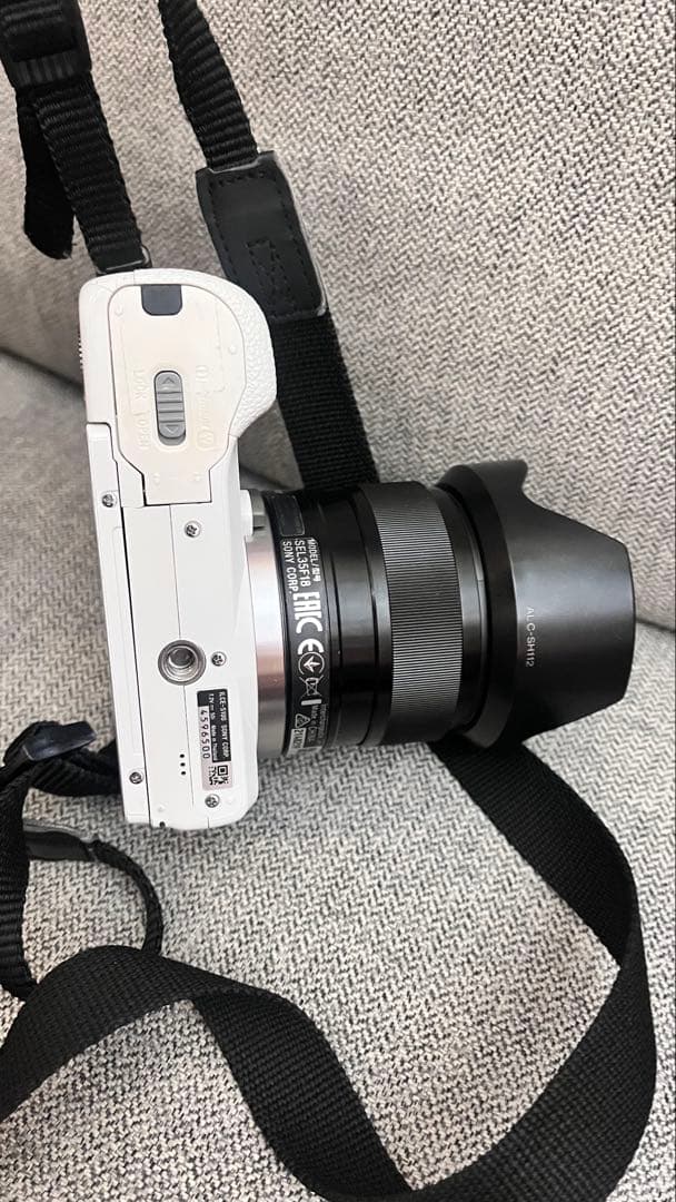 Sony a5100 f1.8/35mmレンス付き