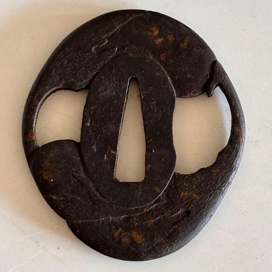 古鉄製　茄子図透鐔 【永正】銘　直径6.4*5.7cm 重さ59g 25102