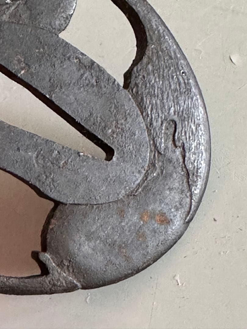 古鉄製　茄子図透鐔 【永正】銘　直径6.4*5.7cm 重さ59g 25102