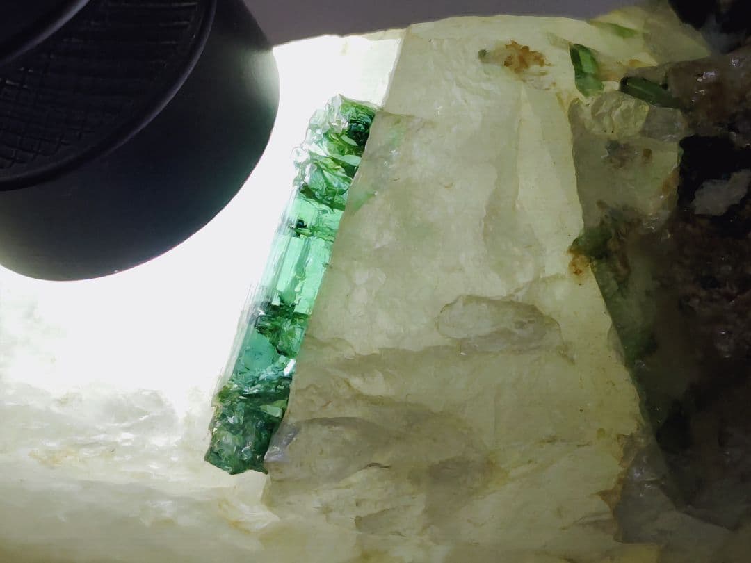 トルマリン 334g クォーツ 水晶 原石 鑑賞石 自然石 誕生石 鉱物 水石