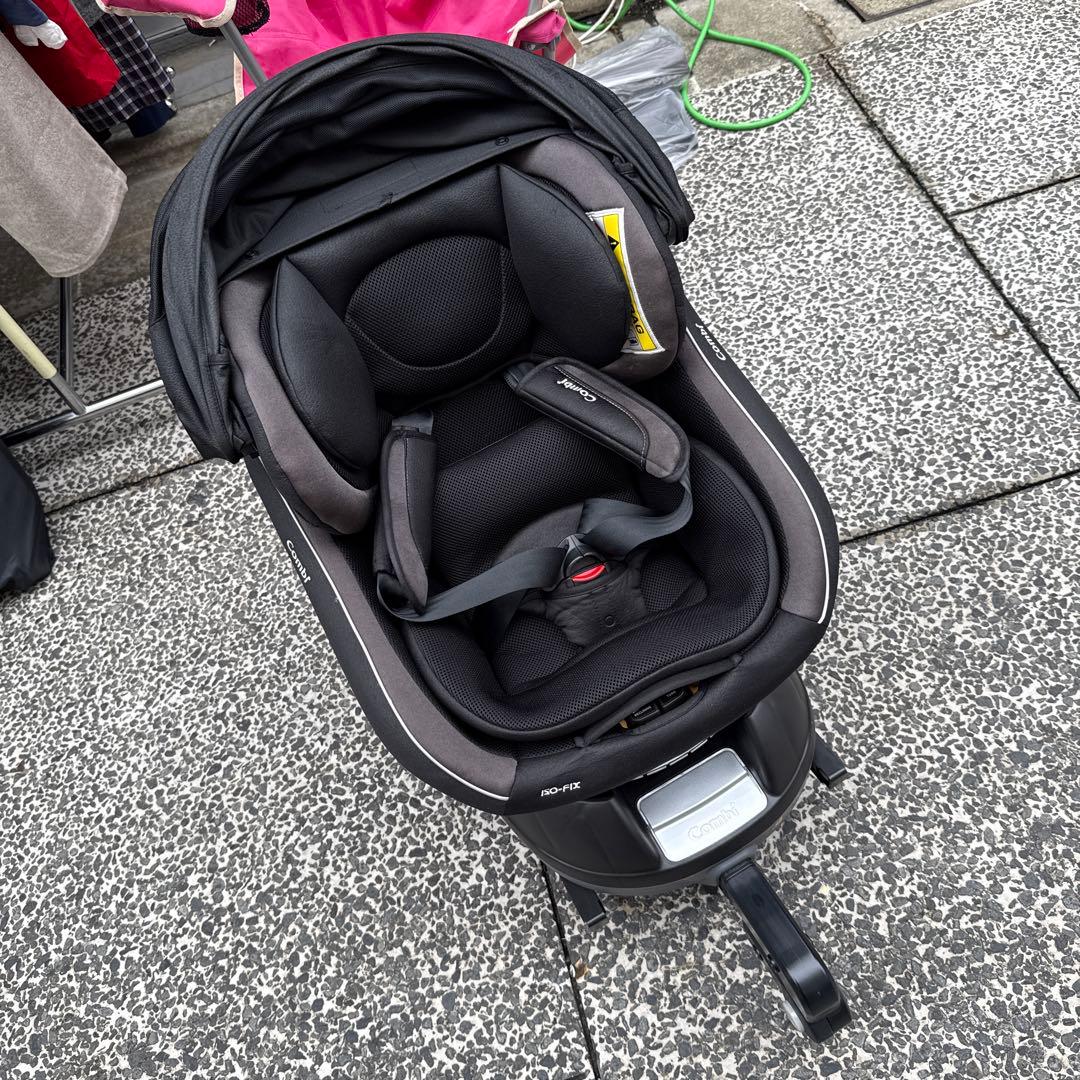 【足立区手渡しまたは、佐川急便】チャイルドシート　コンビ　アイソフィックス