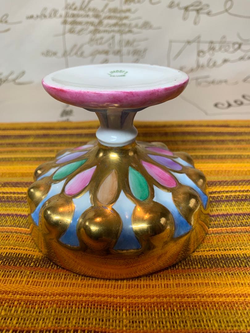 フランス製　アンティーク　リモージュ焼きの金彩とフルーツ花柄が素晴らしい蓋物！