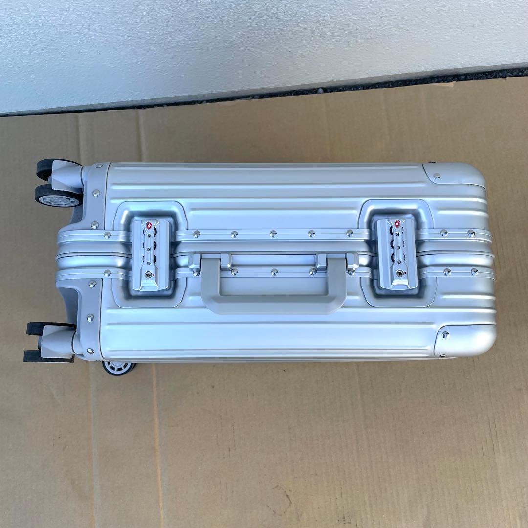 メルセデスベンツ オリジナル アルミ スーツケース TSAロック 四輪 シルバー