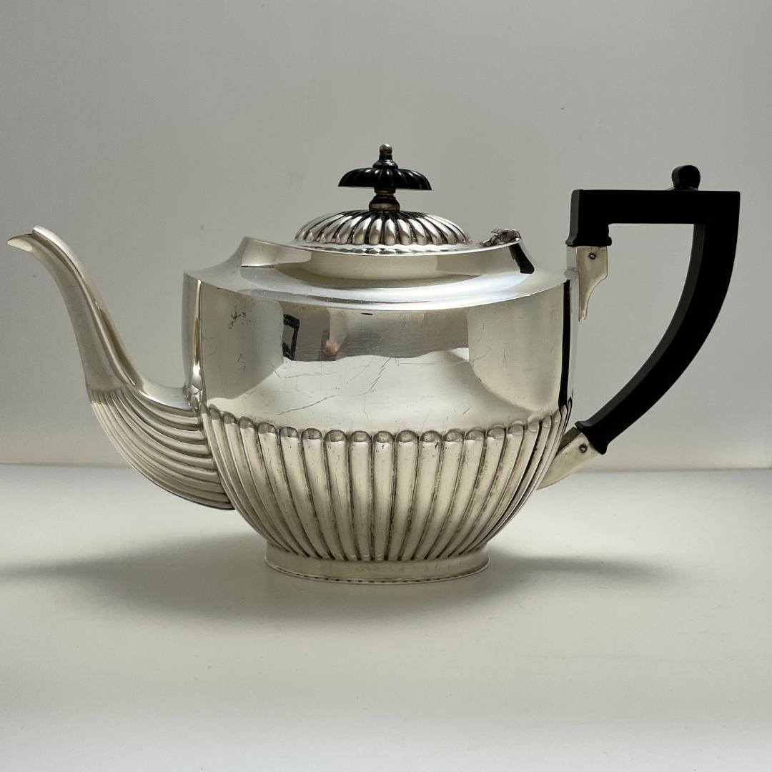 【英国】 クイーンアンスタイルのティーセット 4点 ティー/コーヒーポット