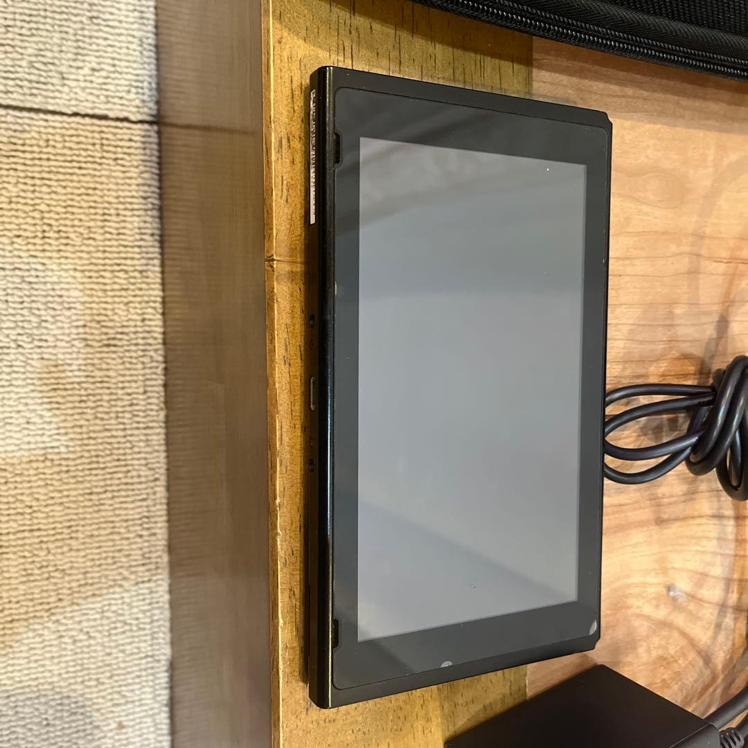 Nintendo Switch 本体 充電器・ケース付き