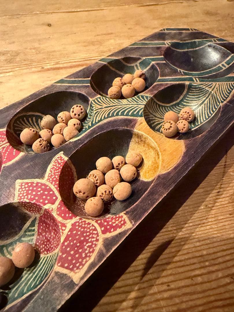 民芸品インドネシア 木製手彫りトレイ　マンカラ.カラハ