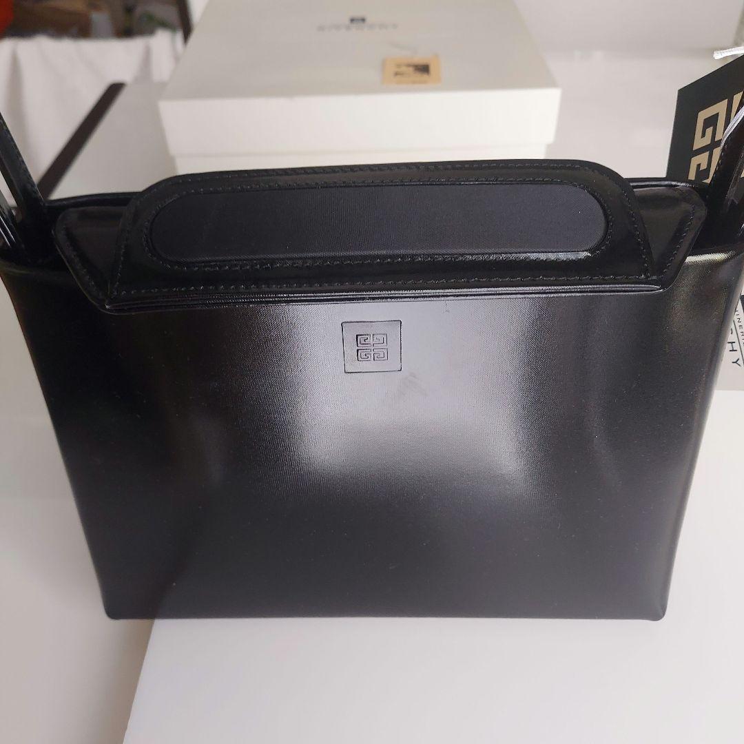 Givenchy　ハンドバッグ　フォーマル　冠婚葬祭にもOK　 ブラック