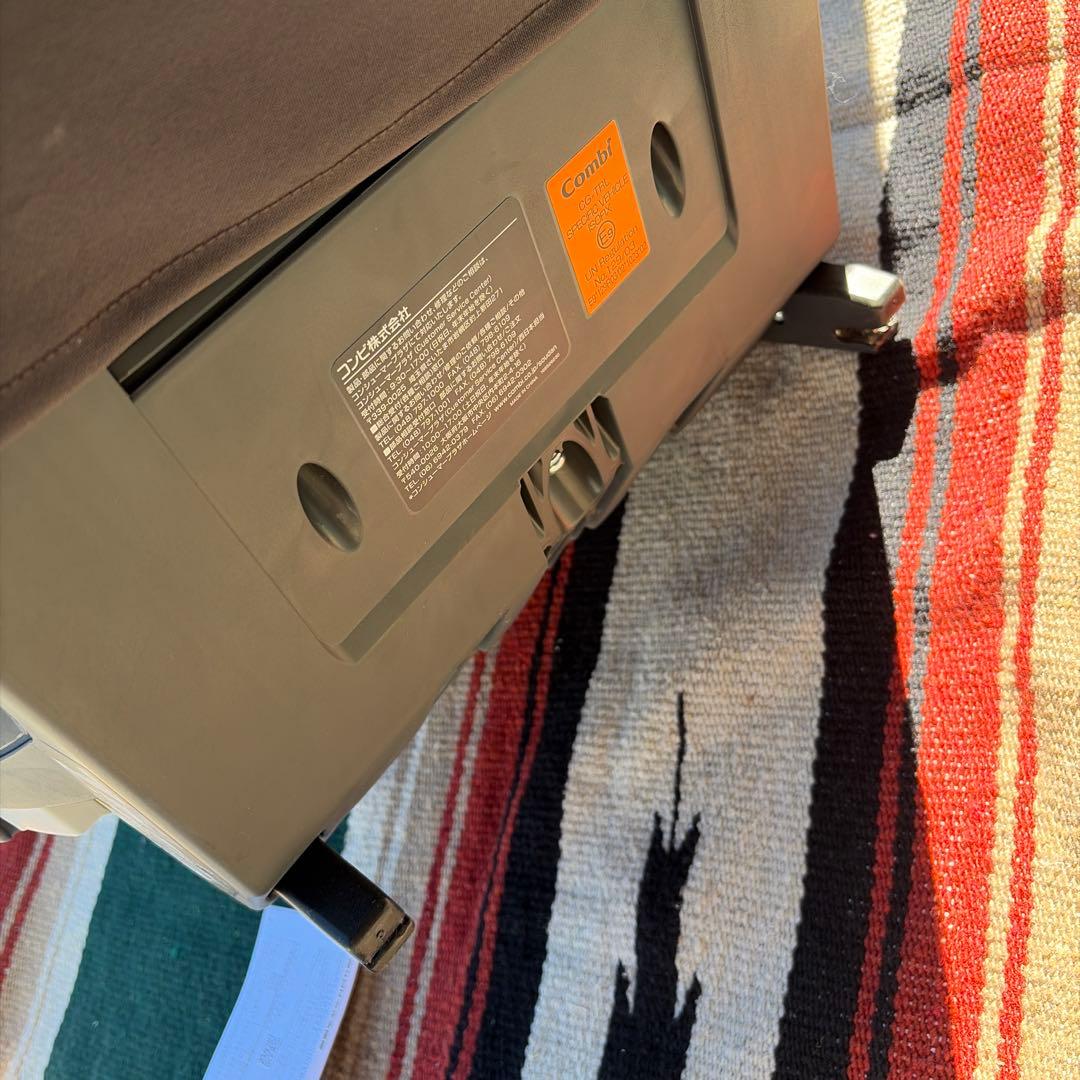 Combi 車用チャイルドシート 黒　THE Sシリーズ　ISOFIX