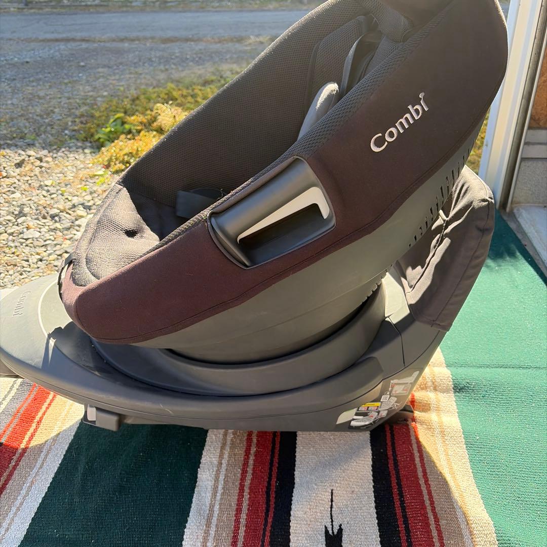 Combi 車用チャイルドシート 黒　THE Sシリーズ　ISOFIX
