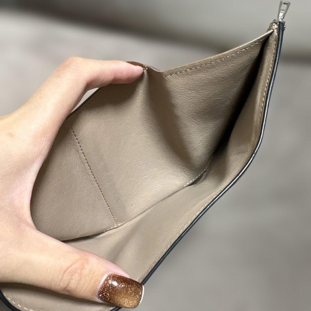 LOEWE ベージュ 三つ折り財布