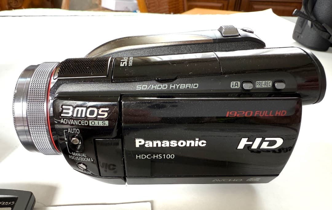 パナソニック　デジタルハイビジョンカメラHDC-HS100 広角レンズ付き