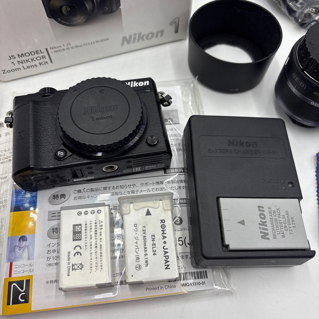 美品　Nikon 1 J5 ズームレンズキット シルバー