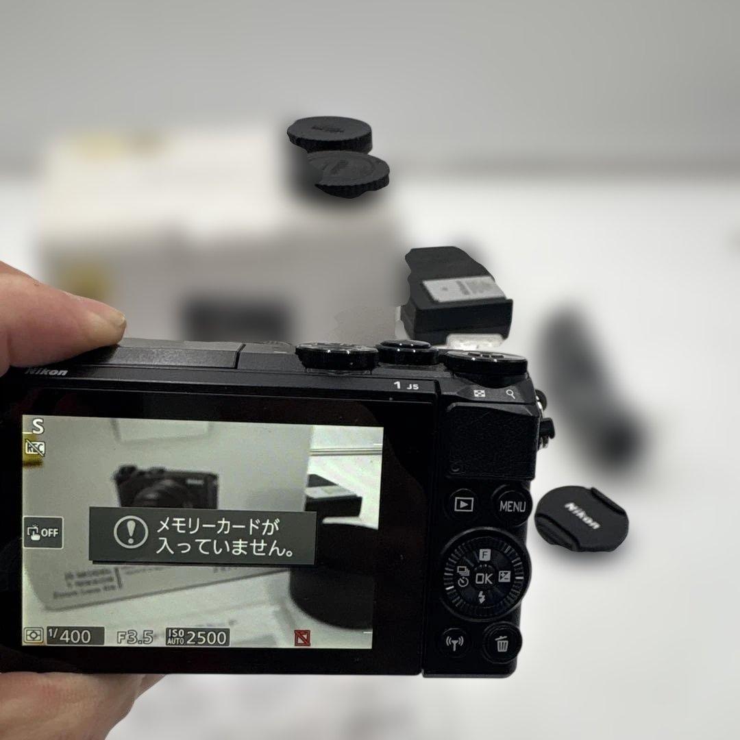 美品　Nikon 1 J5 ズームレンズキット シルバー