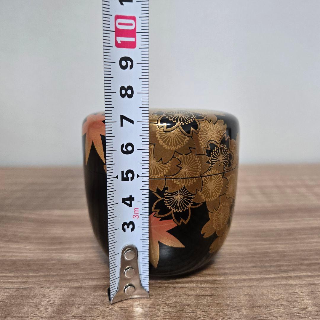 黒い木製棗 金色の花模箱付き