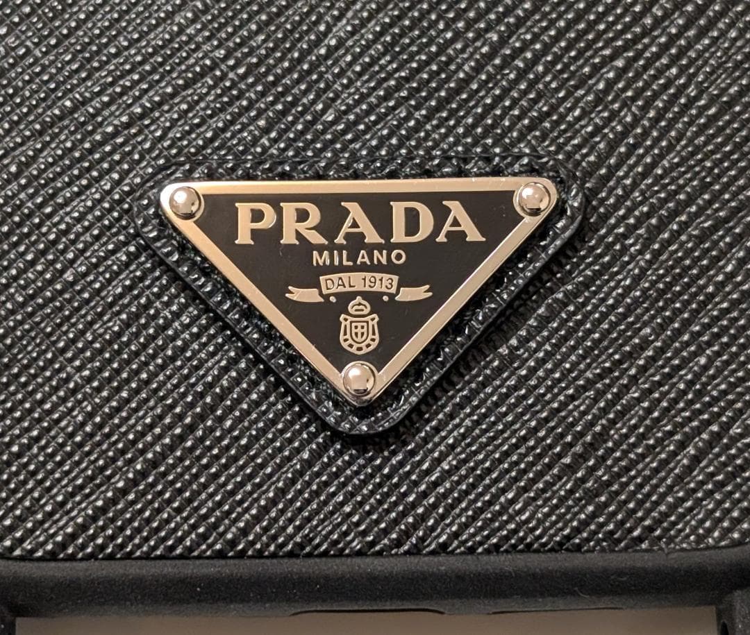 新品　PRADA　プラダ　iPhone 14 PLUS ケース　サフィアーノ