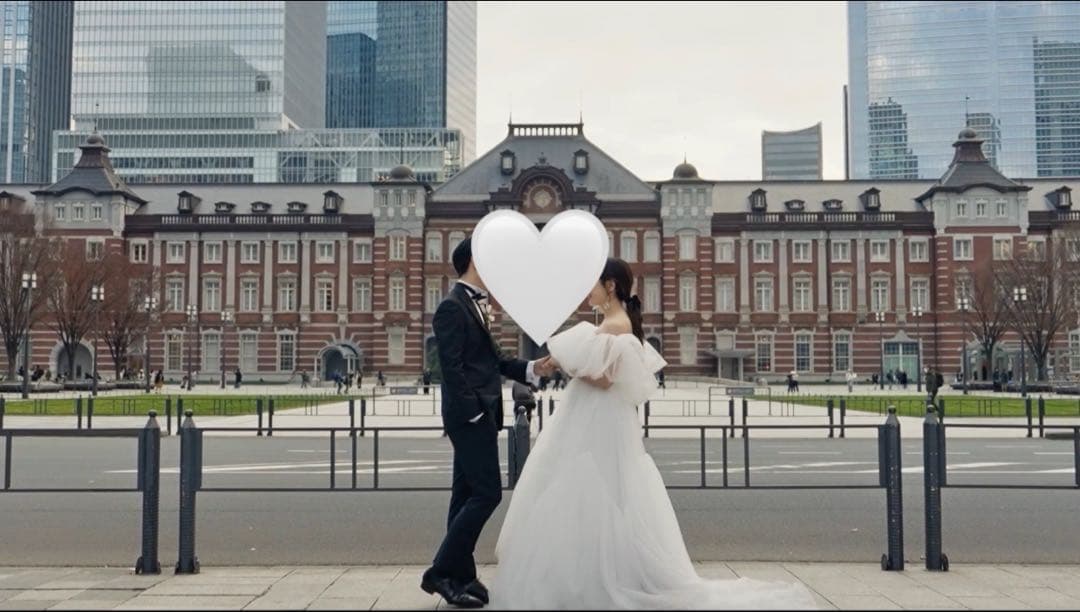 ホワイトオフショルダー　ウェディングドレス　ハツコエンドウruna風